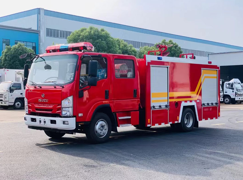 国六3.5吨五十铃700P水罐消防车