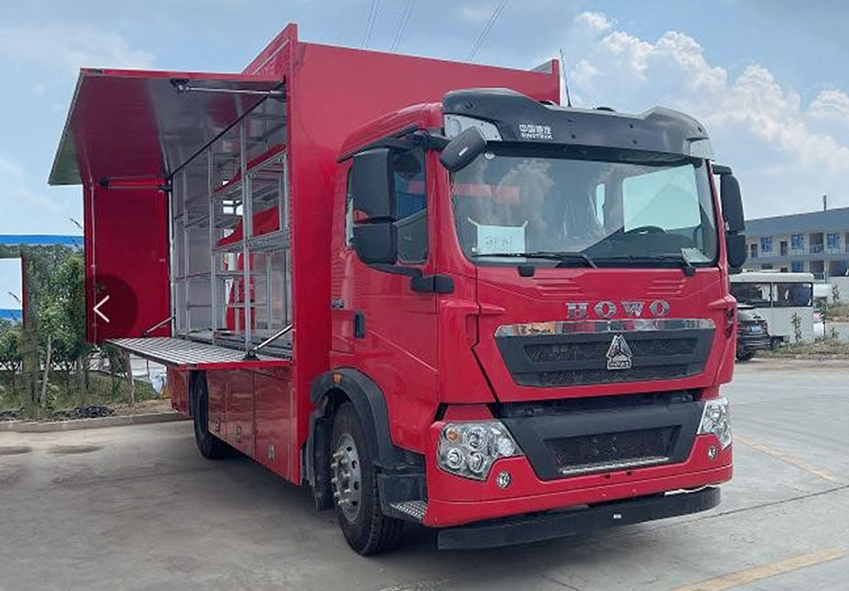 重汽豪沃器材消防车
